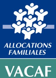 Cette image représente le logo emblématique de VACAF, incarnant l'entraide et le soutien aux familles. Il illustre la valeur des vacances accessibles pour tous, renforçant le lien communautaire et le bonheur partagé.