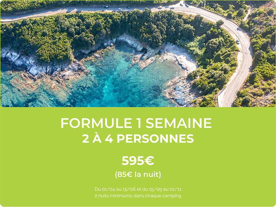 Emplacement de camping avec vue imprenable sur la côte méditerranéenne et les eaux turquoise, offrant une évasion parfaite pour des vacances nature.