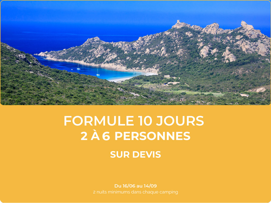 Vue panoramique captivante d'une baie turquoise entourée de montagnes, idéale pour le camping et l'évasion en pleine nature.