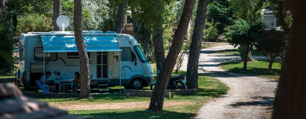 meilleur-spot-camping-car-corse Aire de services pour camping-car avec borne de vidange en bord de mer en Corse