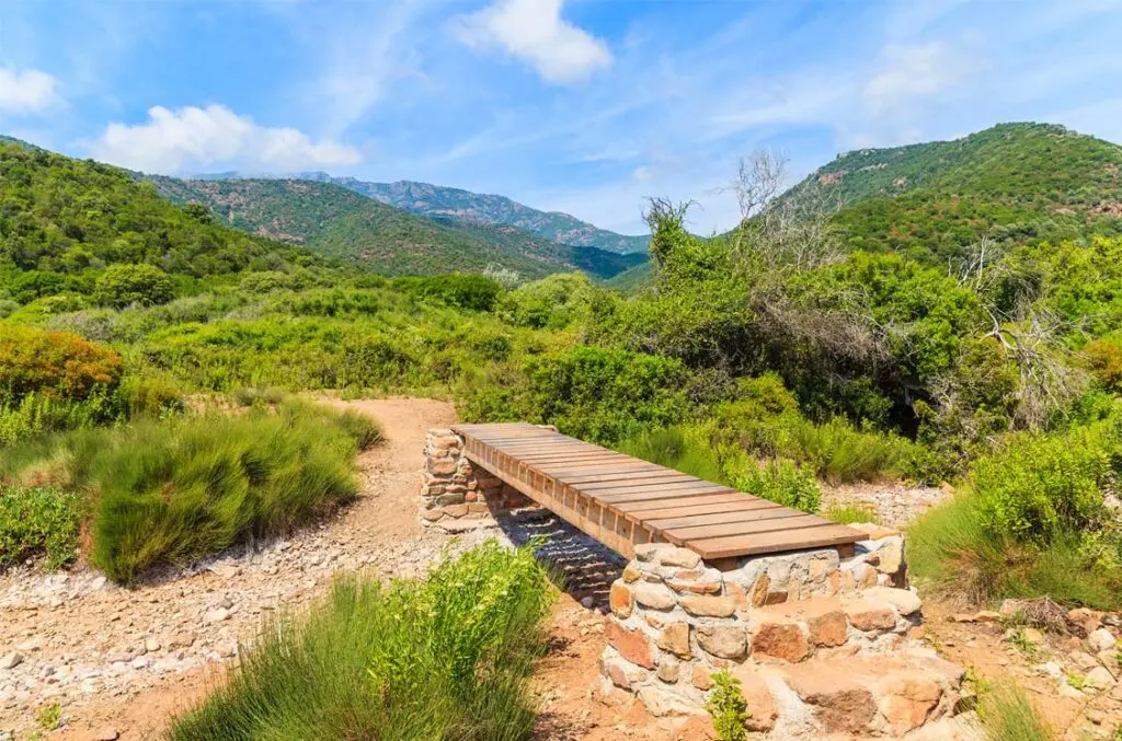 GR20 by sections, accessible routes + campsites nearby (north & south)