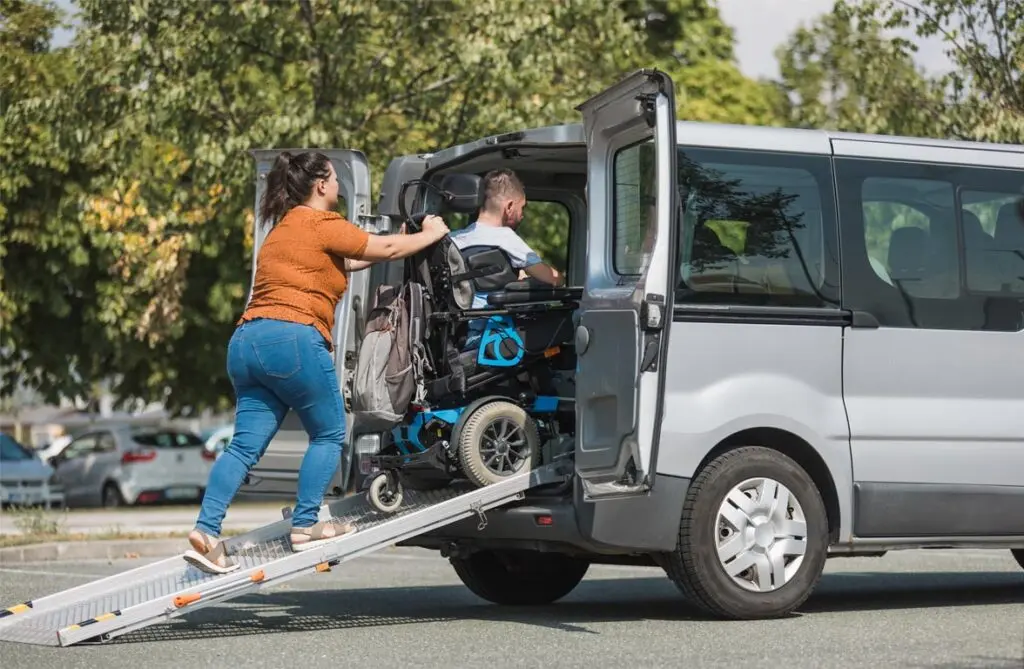 Campeggi accessibili alle persone con mobilità ridotta in Corsica: strutture, etichette e consigli