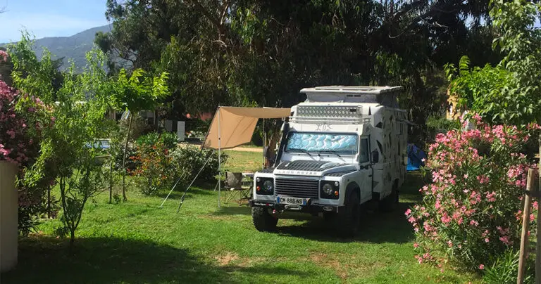 Piazzola semi-ombreggiata a Propriano, Corsica