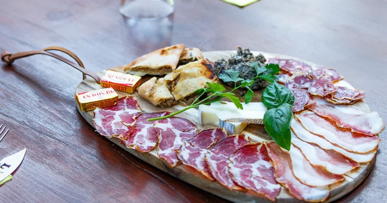 Korsische Wurstwaren auf dem Campingplatz Alivi di a Restonica