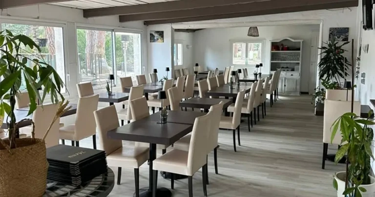 Salle intérieure du Restaurant du Camping Villata à Porto-Vecchio