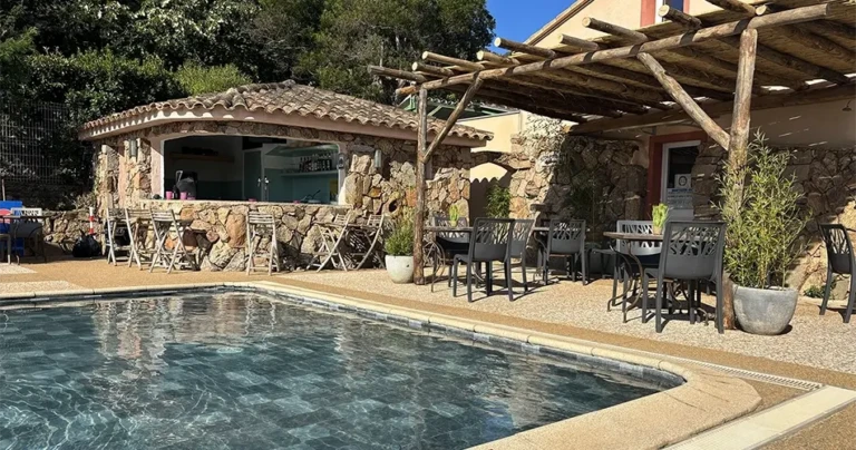 Poolbar im Camping U Pirellu
