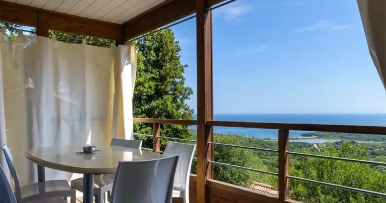 Chaletterrasse mit Meerblick Camping U Pirellu Palombaggia