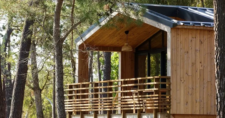 Chalets in the pine forest by the sea, Porto-Vecchio campsite