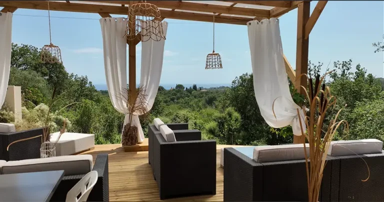 Terrasse avec vue mer à Cervione