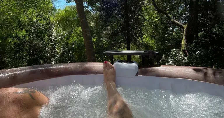 Jacuzzi dans nos locations insolites Bulle et d'éCorse