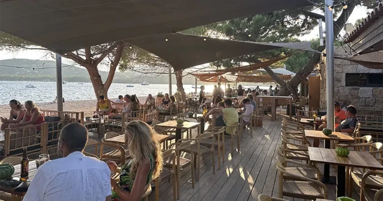 Restaurant by the sea at Camping Golfo di Sogno
