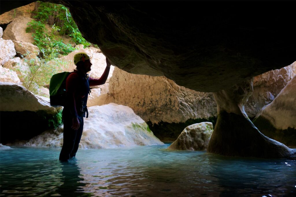 Randonnée aquatique et canyoning, quelles différences ?