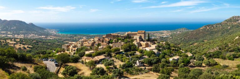 Où trouver des locations de villas de luxe en Corse en 2026 ?